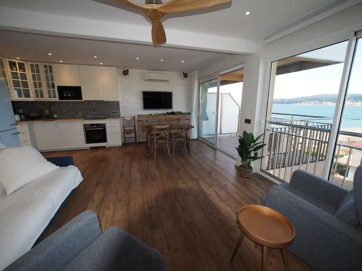 Seafront Apartment In Palamós İspanya