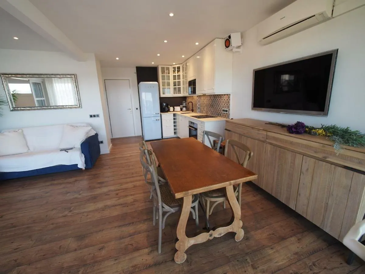 Seafront Apartment In Palamós